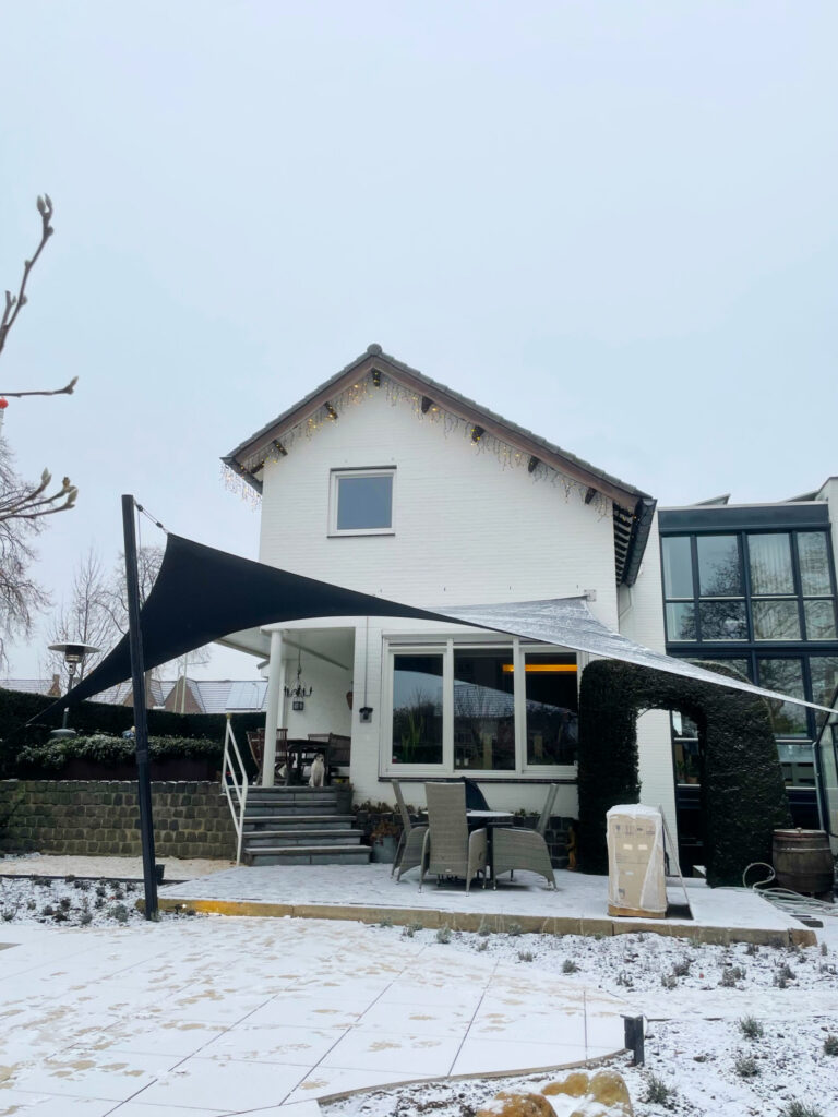Doek-overkapping-op-maat - Manta Roofs Overkapping_op_maat_vergunningsvrij_geleen