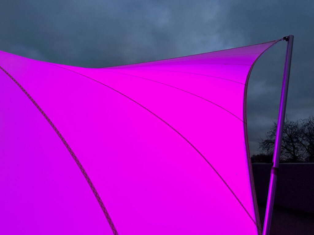 Stormvaste-overkapping-doek-maatwerk-manta-roofs-verlichting-sfeer-design