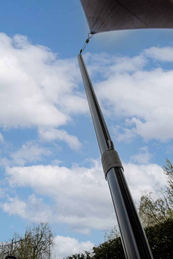 Zeildoek-stormvast-Gecoate-mast-rvs-profiel - Manta Roofs Zeildoek-stormvast-Gecoate-mast-rvs-profiel