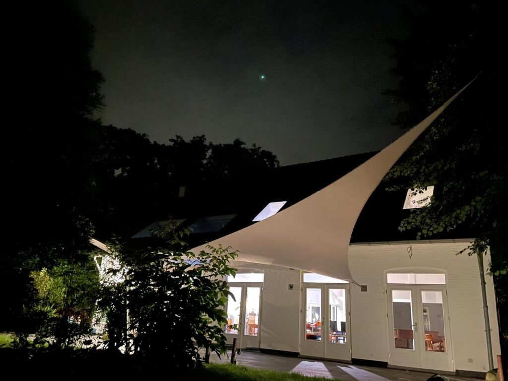 Overkapping-aan-huis-van-zeildoek - Manta Roofs Overkapping-aan-huis-van-zeildoek