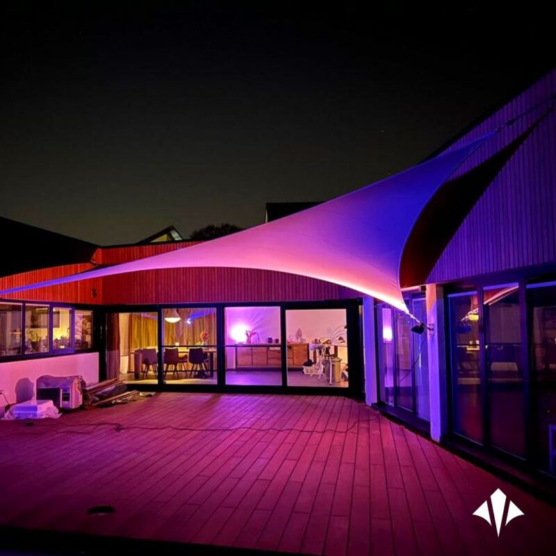 Terrasoverkapping-zeildoek-op-maat-stormvast-verwijderbaar-design