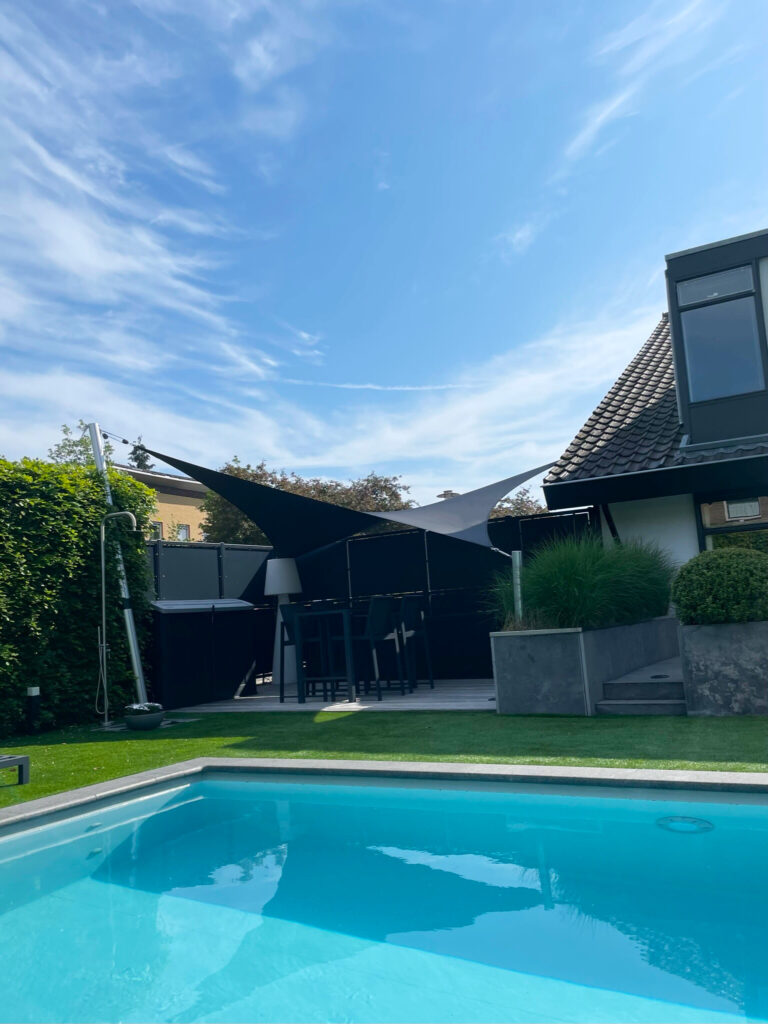 Zeildoek-maatwerk-stormvast-verwijderbaar-lichtdoorlatend-zwembad - Manta Roofs Zeildoek-maatwerk-stormvast-verwijderbaar-lichtdoorlatend-zwembad
