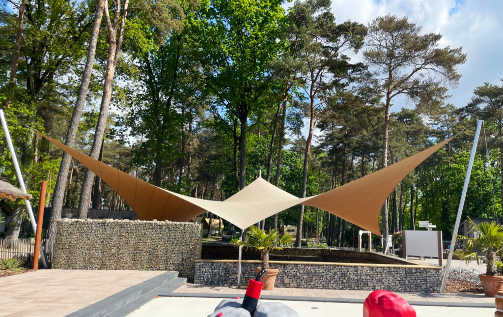 Europarcs-overkapping-van-zeildoek-op-maat-manta-roofs - Manta Roofs Europarcs-overkapping-van-zeildoek-op-maat-manta-roofs