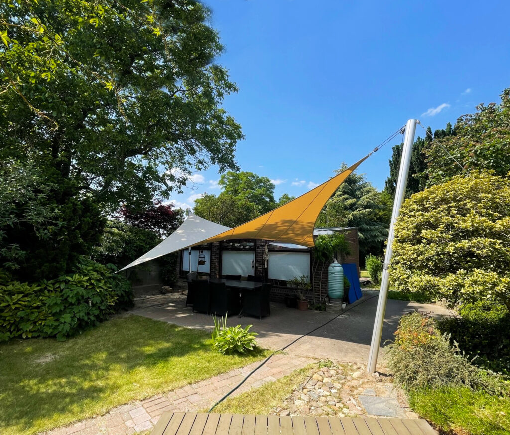 Luxe-zonnedoek-in-de-tuin-op-maat - Manta Roofs Luxe-zonnedoek-in-de-tuin-op-maat