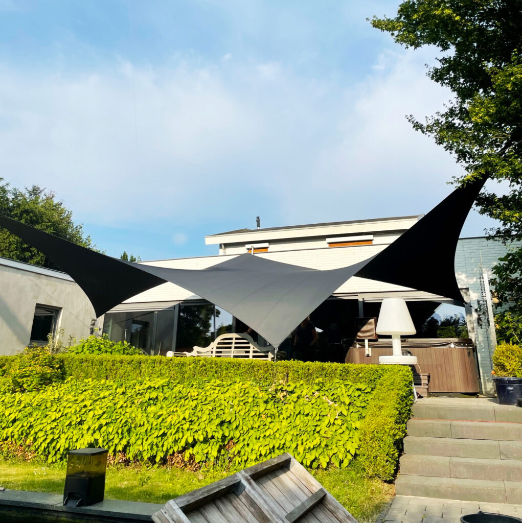 Zeildoek-op-maat-verwijderbaar-maatwerk-waterdicht-lichtdoorlatend - Manta Roofs Zeildoek-op-maat-verwijderbaar-maatwerk-waterdicht-lichtdoorlatend