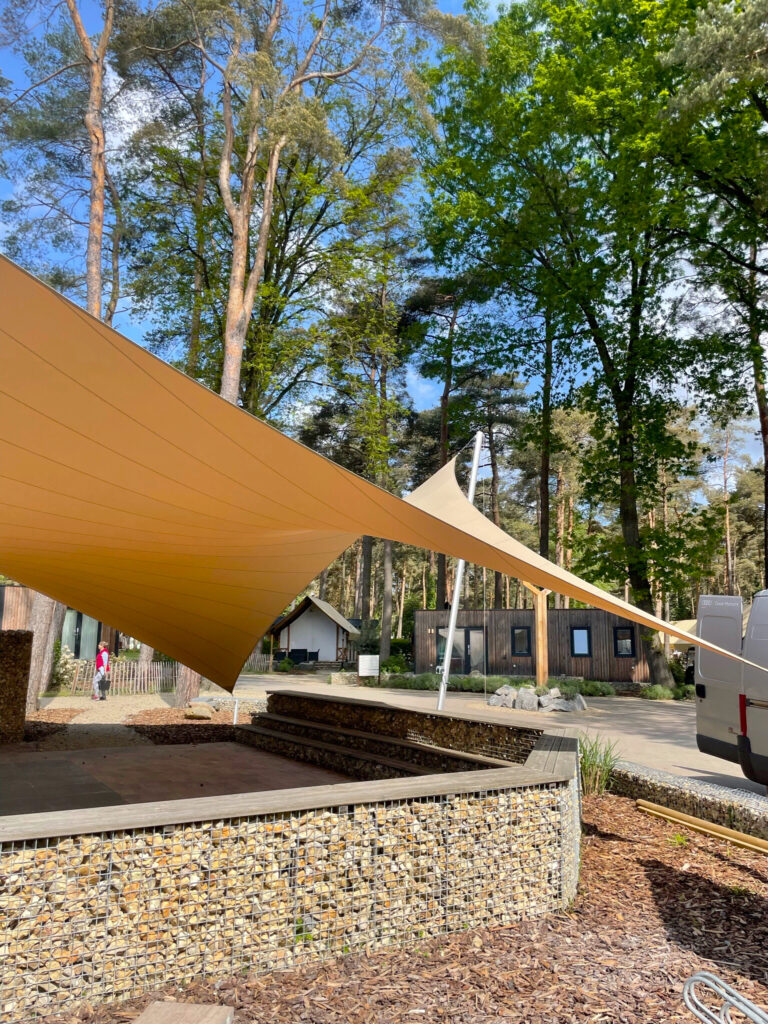 overkappig-buitenplaats-van-textiel-maatwerk-verwijderbaar-waterdicht - Manta Roofs overkappig-buitenplaats-van-textiel-maatwerk-verwijderbaar-waterdicht