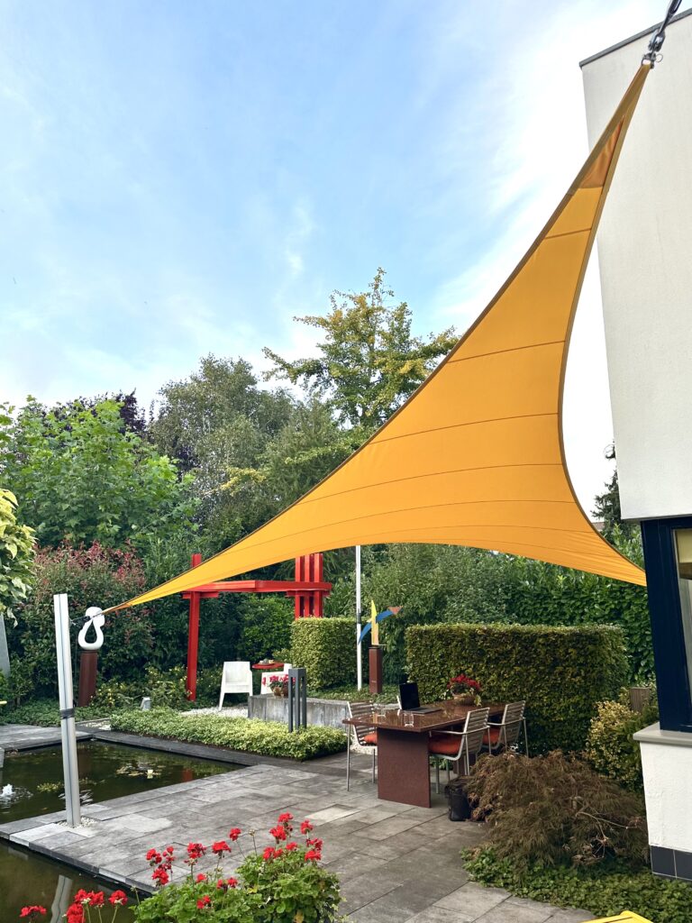 Zonnedoek-lichtdoorlatend-stormbestendig-op-maat - Manta Roofs Zonnedoek-lichtdoorlatend-stormbestendig-op-maat