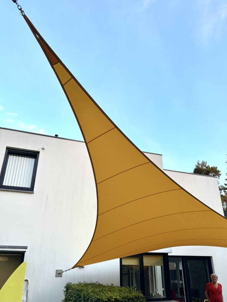 Zonnedoek-op-maat-maatwerk-design-overkapping - Manta Roofs Zonnedoek-op-maat-maatwerk-design-overkapping