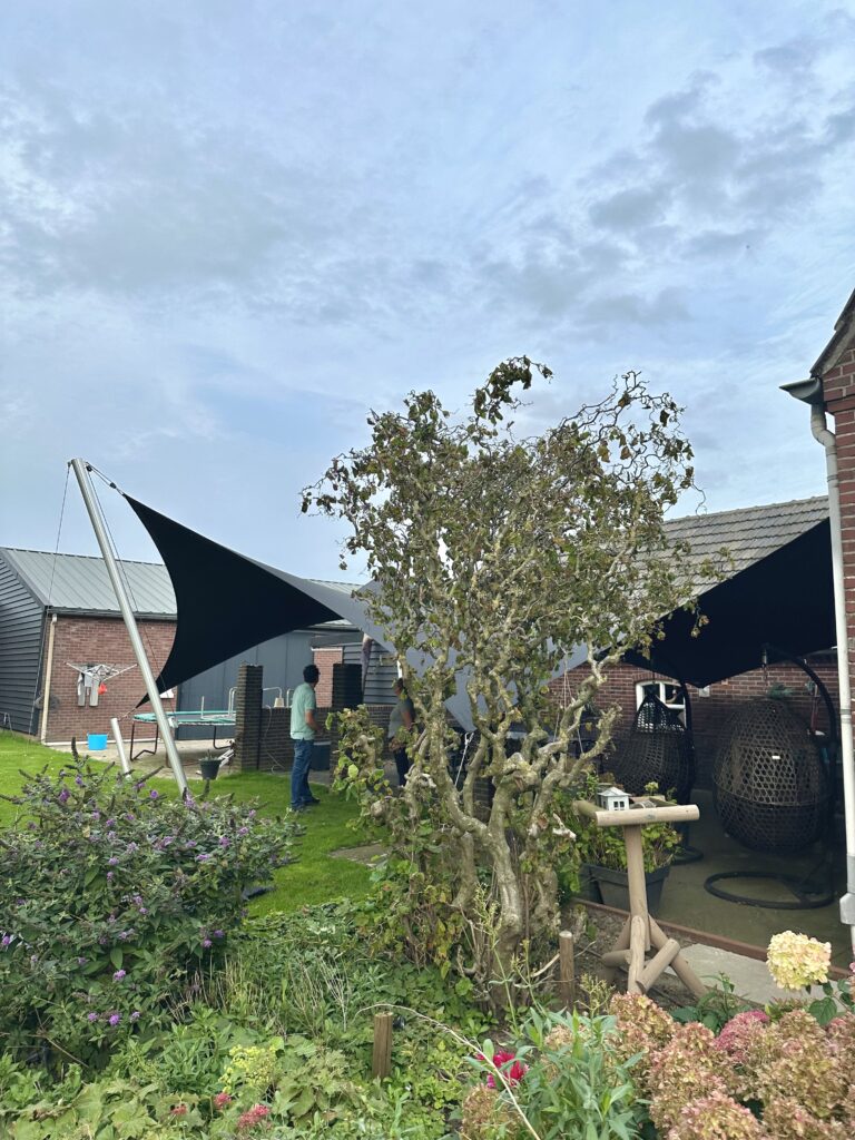 Schaduwdoek-overkapping-laten-plaatsen - Manta Roofs Schaduwdoek-overkapping-laten-plaatsen