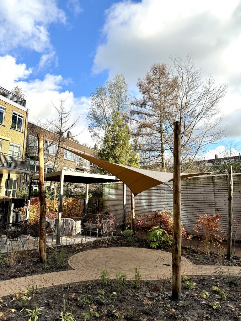 Zonnedoek-houten-palen-laten-plaatsen - Manta Roofs Zonnedoek-houten-palen-laten-plaatsen