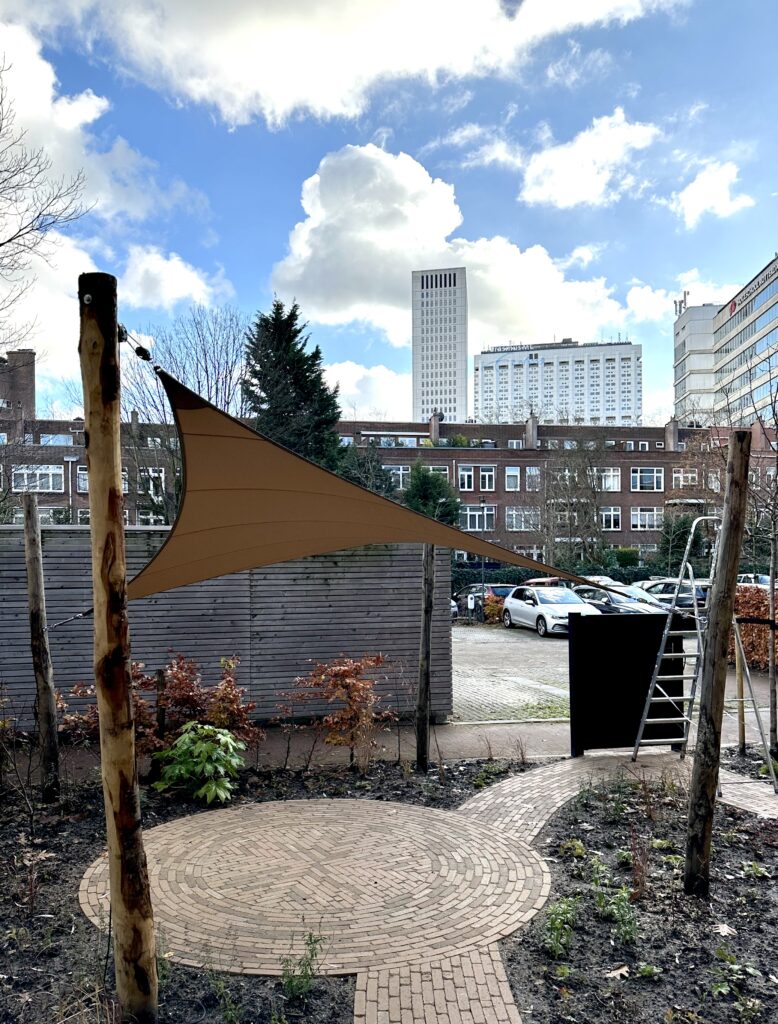 Zonnedoek-op-maat-laten-plaatsen-stormvast-waterdicht - Manta Roofs Zonnedoek-op-maat-laten-plaatsen-stormvast-waterdicht