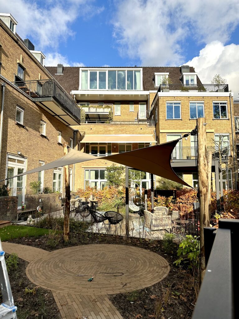 Zonnedoek-stormvast-laten-plaatsen - Manta Roofs Zonnedoek-stormvast-laten-plaatsen