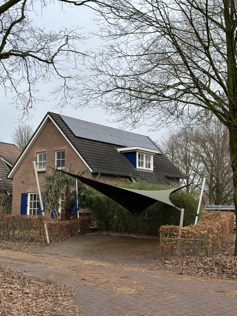 Stormvaste-tarp-als-carport - Manta Roofs Stormvaste-tarp-als-carport