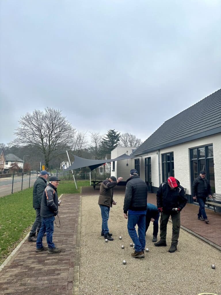 Buurt-overkapping-groot-zeildoek-op-maat - Manta Roofs Buurt-overkapping-groot-zeildoek-op-maat