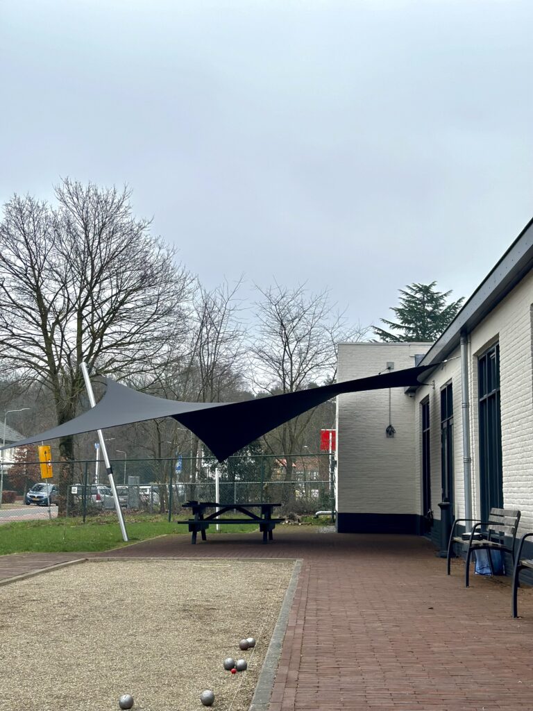 Dorpshuis-overkapping-op-maat-laten-plaatsen - Manta Roofs Dorpshuis-overkapping-op-maat-laten-plaatsen