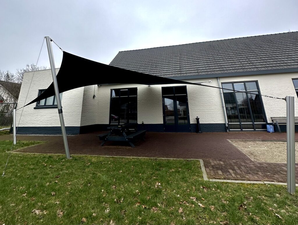 Dorpshuis-overkapping-stormvast-verwijderbaar-zeildoek-manta-roofs - Manta Roofs Dorpshuis-overkapping-stormvast-verwijderbaar-zeildoek-manta-roofs
