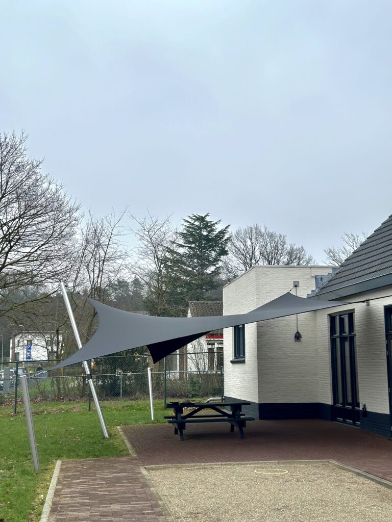 Dorpshuis-terras-overkapping-met-zeildoek - Manta Roofs Dorpshuis-terras-overkapping-met-zeildoek