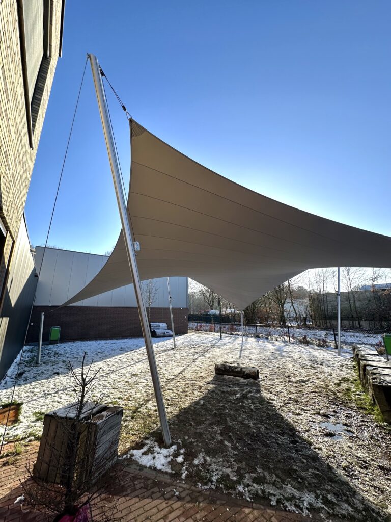Zonwering-bij-school-laten-plaatsen-Eindhoven