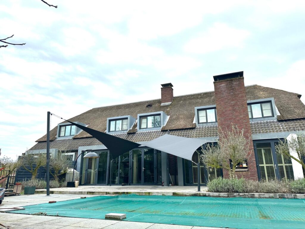 Design-schaduwdoek-over-terras-waterdicht - Manta Roofs Design-schaduwdoek-over-terras-waterdicht