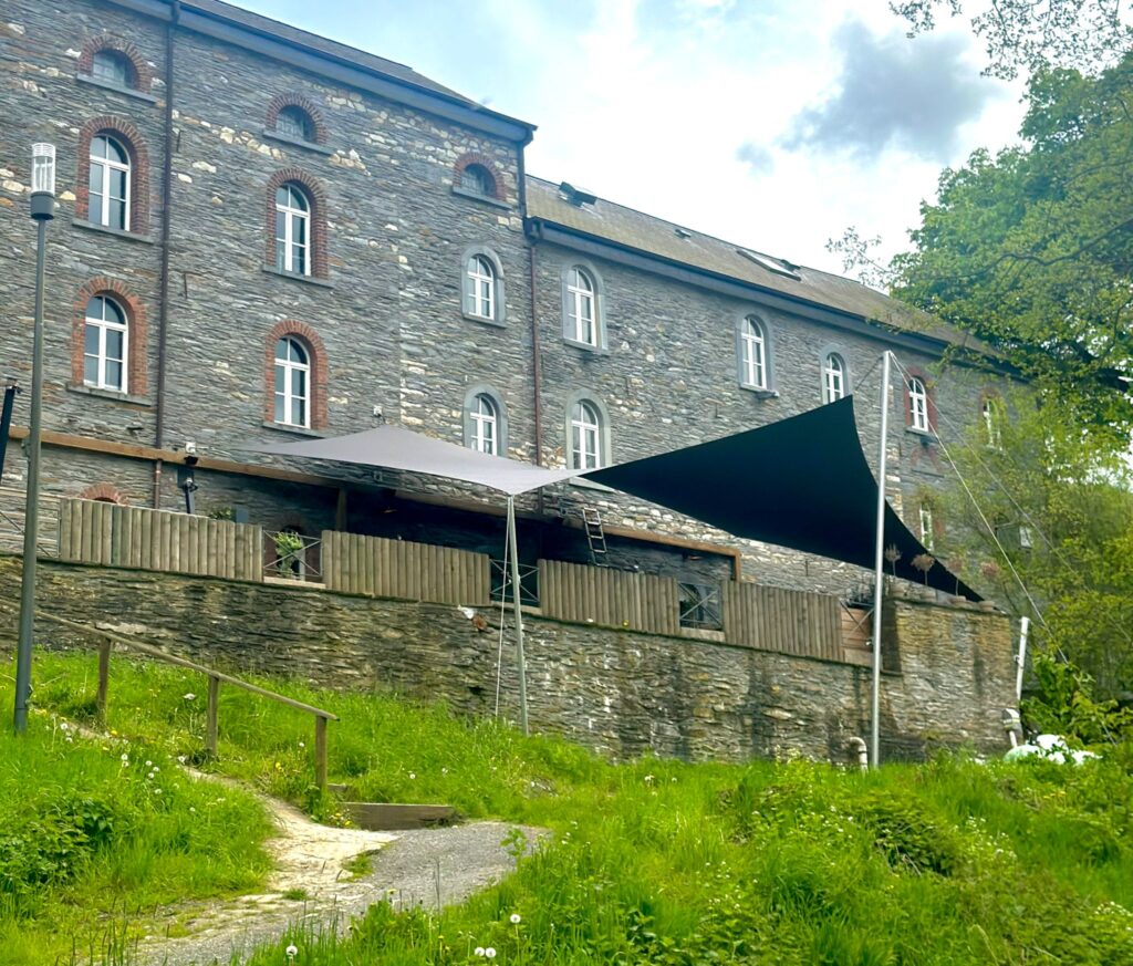 Groot-restaurant-terras-overkappen - Manta Roofs Groot-restaurant-terras-overkappen