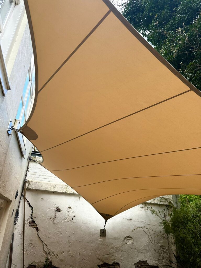 Schaduwdoek-laten-plaatsen-omgeving-Amsterdam - Manta Roofs Schaduwdoek-laten-plaatsen-omgeving-Amsterdam