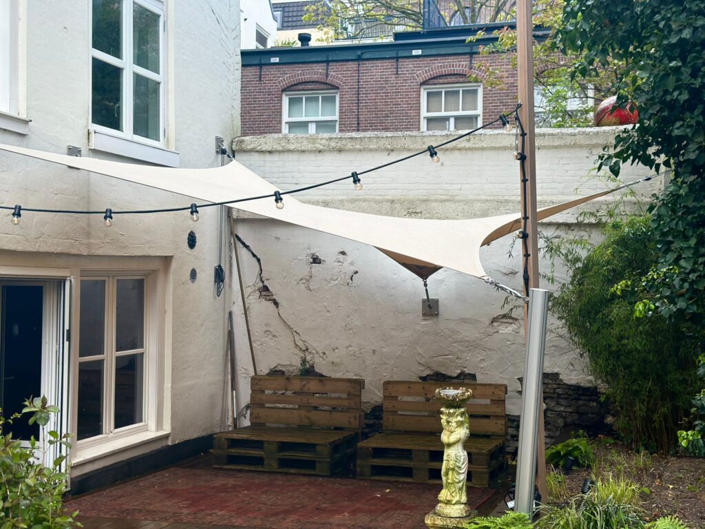 Strak-schaduwdoek-laten-plaatsen-Amsterdam - Manta Roofs Strak-schaduwdoek-laten-plaatsen-Amsterdam