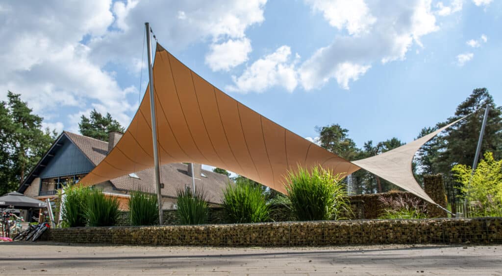 EuroParcs-zutendaal-terrasoverkapping-op-maat-schaduwdoek