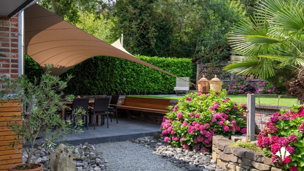 Modern-schaduwdoek-als-overkapping-laten-plaatsen-Manta-Roofs - Manta Roofs Modern-schaduwdoek-als-overkapping-laten-plaatsen-Manta-Roofs