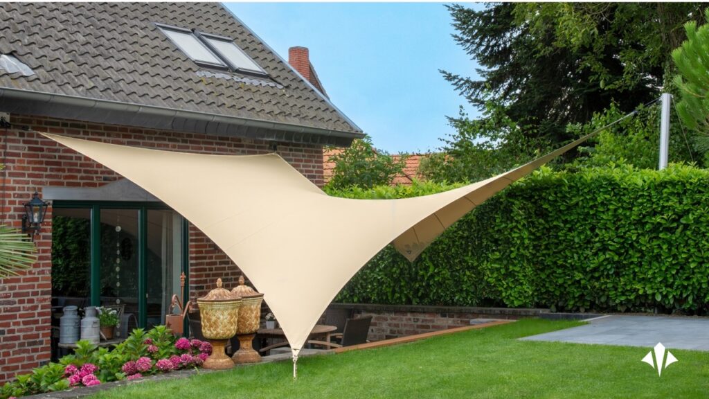 Modern-schaduwdoek-stormvast-waterdicht-laten-plaatsen - Manta Roofs Modern-schaduwdoek-stormvast-waterdicht-laten-plaatsen