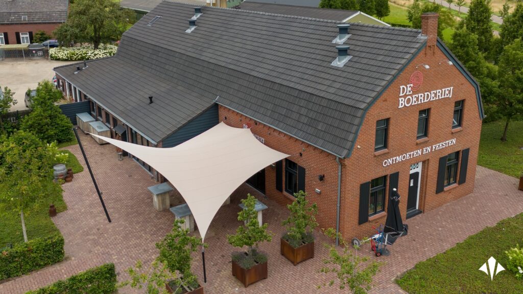 De-Boerderiej-trouwlocatie-roermond-terrasoverkapping