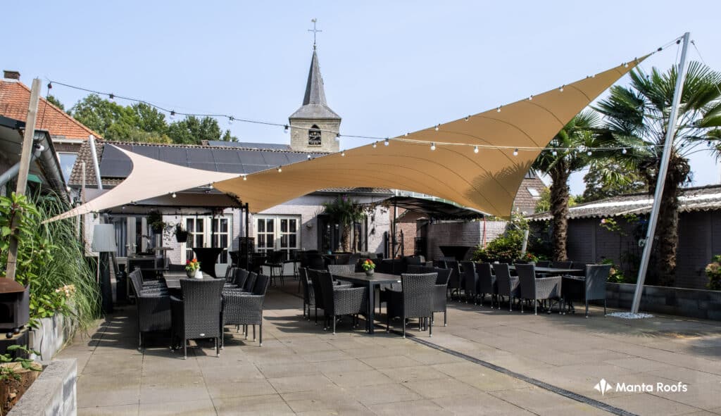 Gezellige-overkapping-restaurant-voor-evenementen - Manta Roofs Gezellige-overkapping-restaurant-voor-evenementen