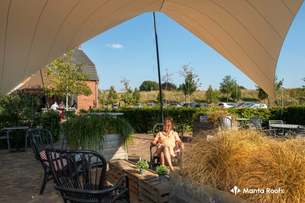 Gezellig op het terras bij de Versboerderiej - Manta Roofs Gezellig-op-het-terras-in-roermond