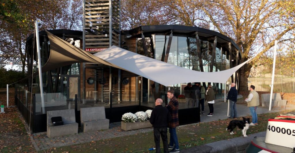 Luxe overkapping van Manta Roofs bij La Capitainerie - Manta Roofs Luxe-overkapping-van-Manta-Roofs-La-Capitainerie