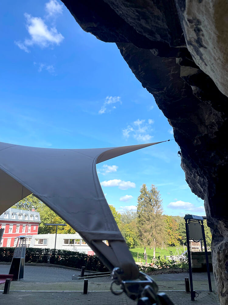 Berg-Terblijt-La-Caverne-Zeildoek-grot-valkenburg-entree-overkapping--zeildoek-vergunnings_25 - Manta Roofs