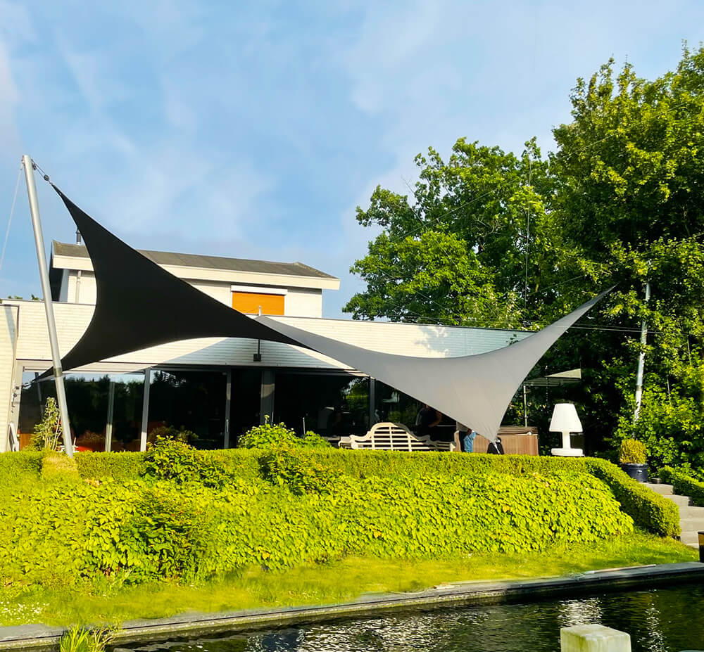 Groot-zeildoek-terras-op-maat-verwijderbaar-stormvast-brunssum-manta-roofs-overkapping-waterdicht-03 - Manta Roofs