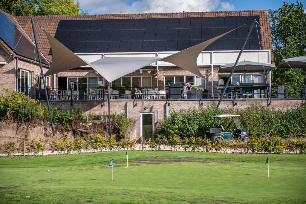 Hasselt-Nippon-Flanders-Golfclub-zonwering-terras-overkapping-zeil-doek-manta-roofs-02 - Manta Roofs