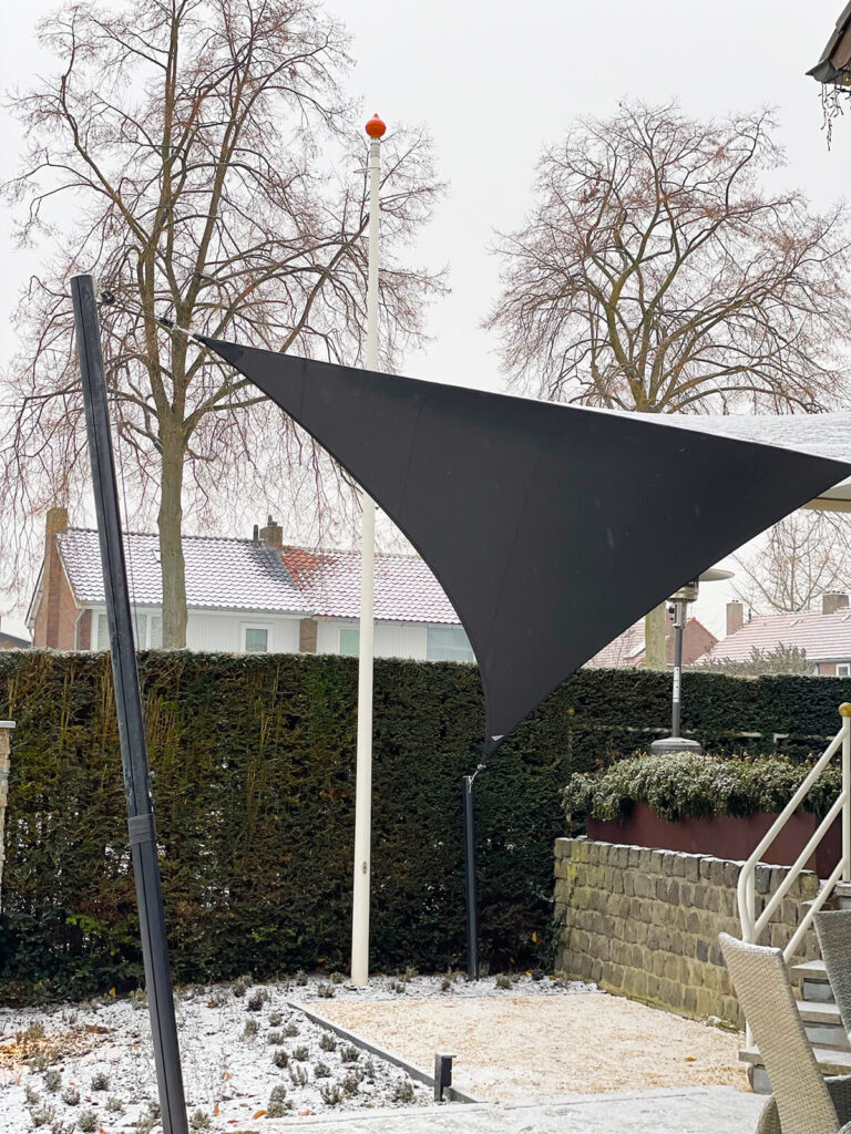 geleen-manta-roofs-Lichtdoorlatend-stormvast-verwijderbaar-vergunningsvrije-overkapping-textiel-zeildoek-26 - Manta Roofs