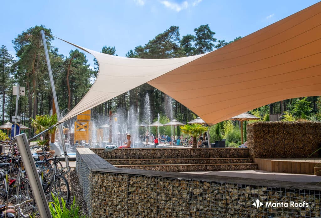 Europarcs-overkapping-buitenplaats-hoge-kempen-zutendaal-Design-op-maat-zonnezeil-zonnedoek-manta-roofs-07 - Manta Roofs