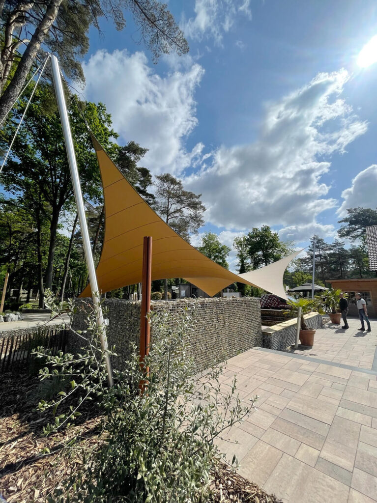 Europarcs-overkapping-buitenplaats-hoge-kempen-zutendaal-Design-op-maat-zonnezeil-zonnedoek-manta-roofs-18 - Manta Roofs