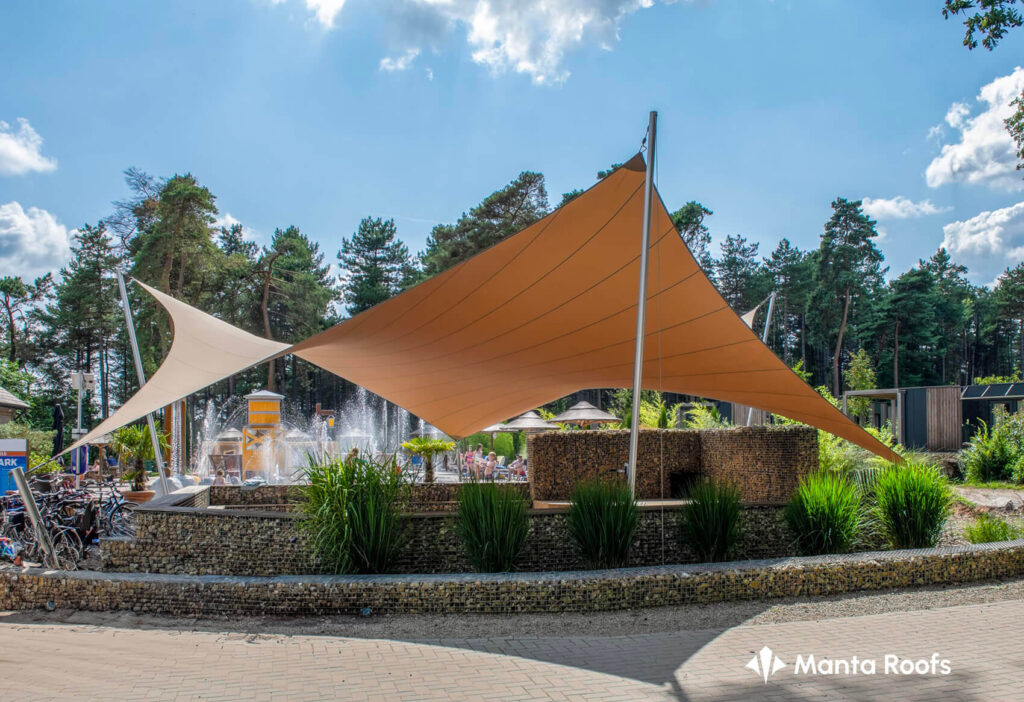 Europarcs-overkapping-buitenplaats-hoge-kempen-zutendaal-Design-op-maat-zonnezeil-zonnedoek-manta-roofs-20 - Manta Roofs