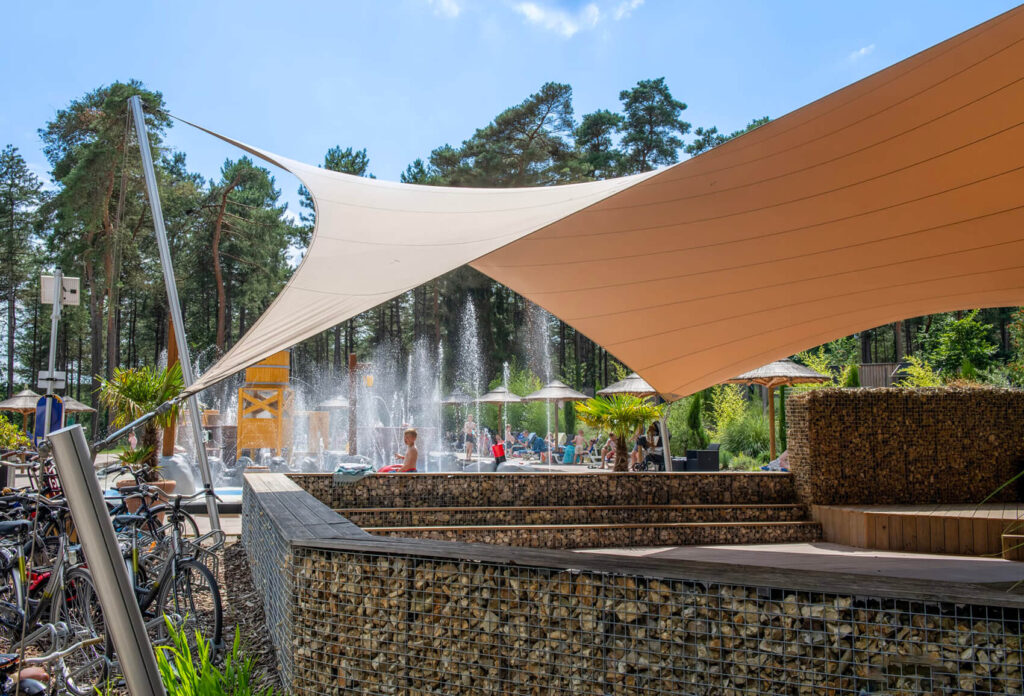 Europarcs-overkapping-buitenplaats-hoge-kempen-zutendaal-Design-op-maat-zonnezeil-zonnedoek-manta-roofs-58 - Manta Roofs
