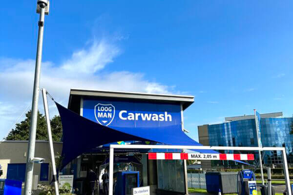 Lelystad-overkapping-Carport-van-Zeil-Loogman-Carwash-Carpoort-doek-zeil-op-maat-manta-roofs-08 - Manta Roofs