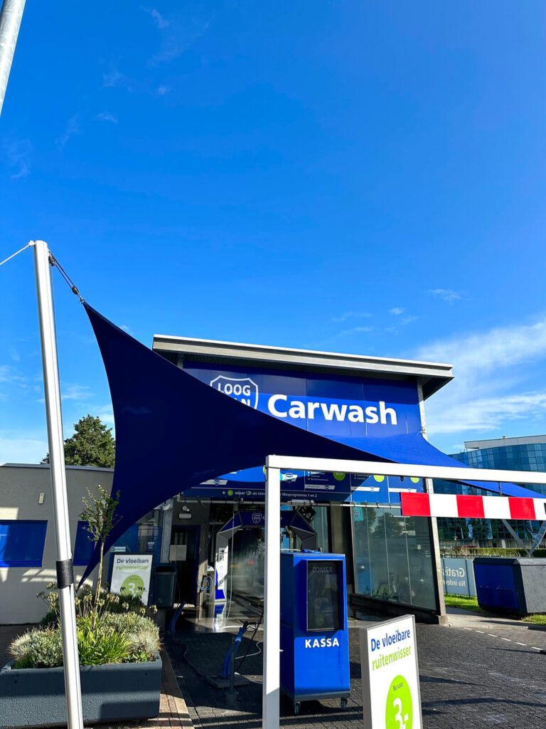 Lelystad-overkapping-Carport-van-Zeil-Loogman-Carwash-Carpoort-doek-zeil-op-maat-manta-roofs-09 - Manta Roofs