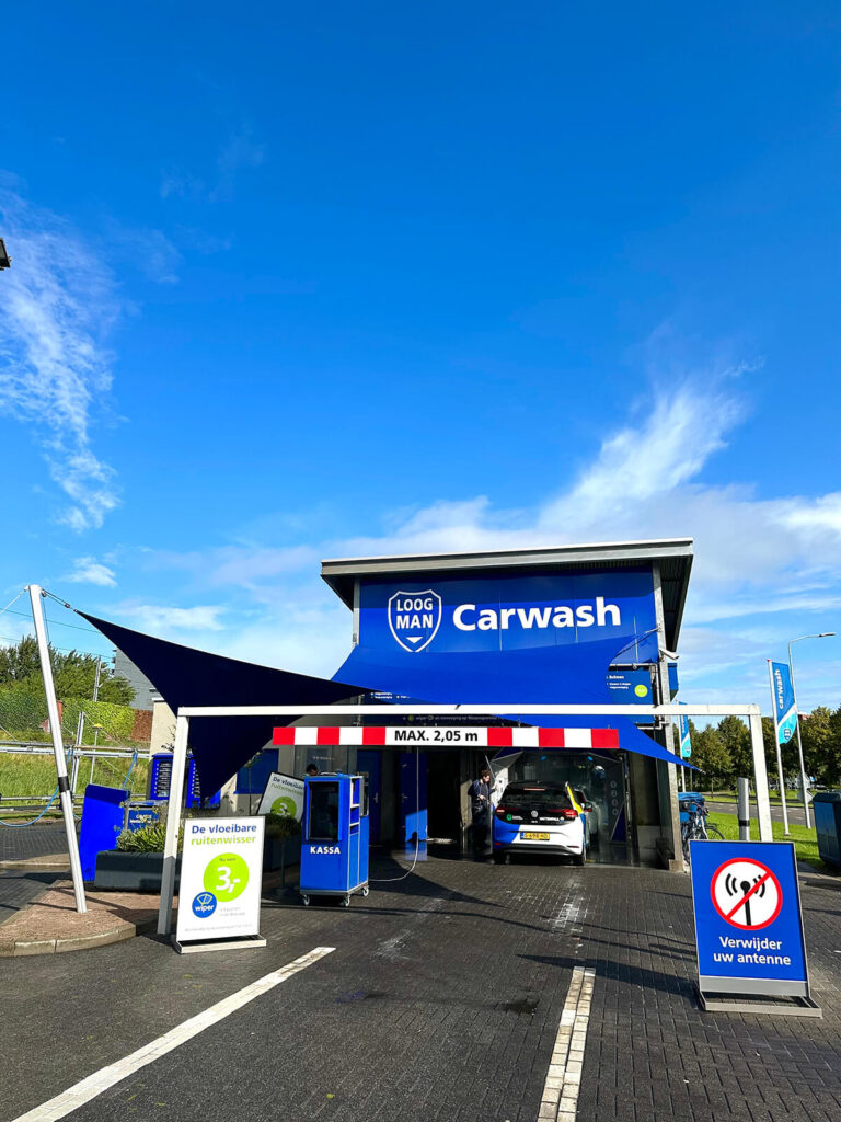 Lelystad-overkapping-Carport-van-Zeil-Loogman-Carwash-Carpoort-doek-zeil-op-maat-manta-roofs-10 - Manta Roofs