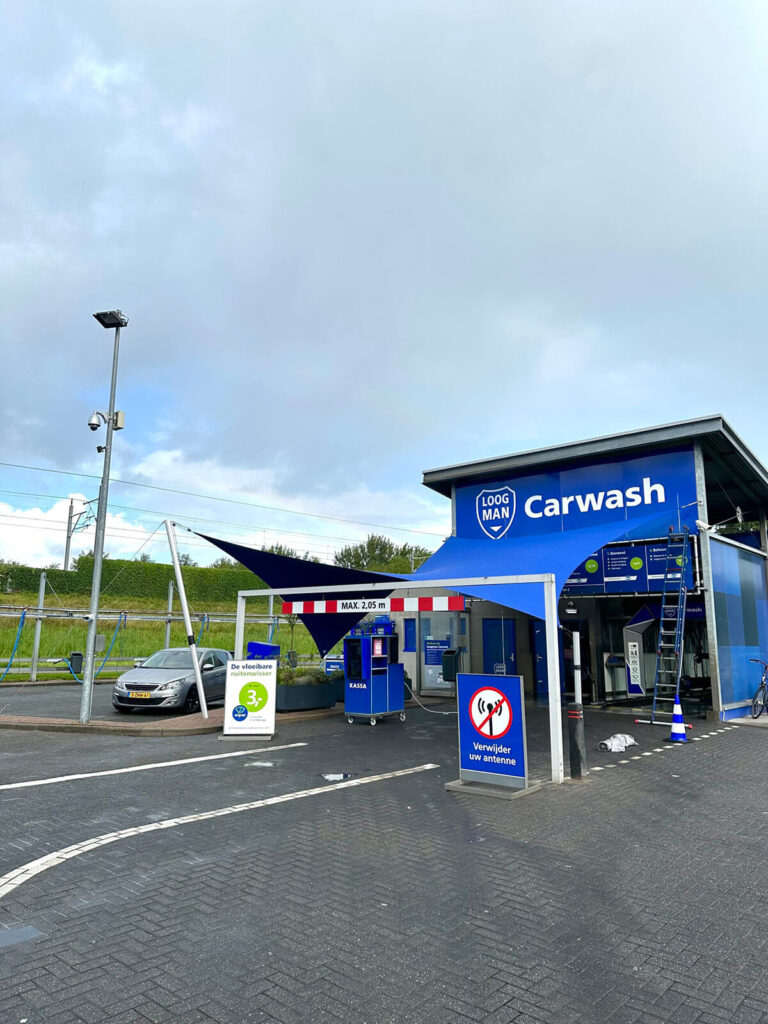 Lelystad-overkapping-Carport-van-Zeil-Loogman-Carwash-Carpoort-doek-zeil-op-maat-manta-roofs-14 - Manta Roofs