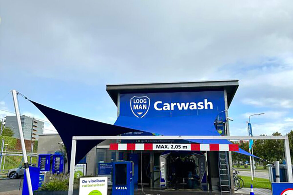 Lelystad-overkapping-Carport-van-Zeil-Loogman-Carwash-Carpoort-doek-zeil-op-maat-manta-roofs-17 - Manta Roofs