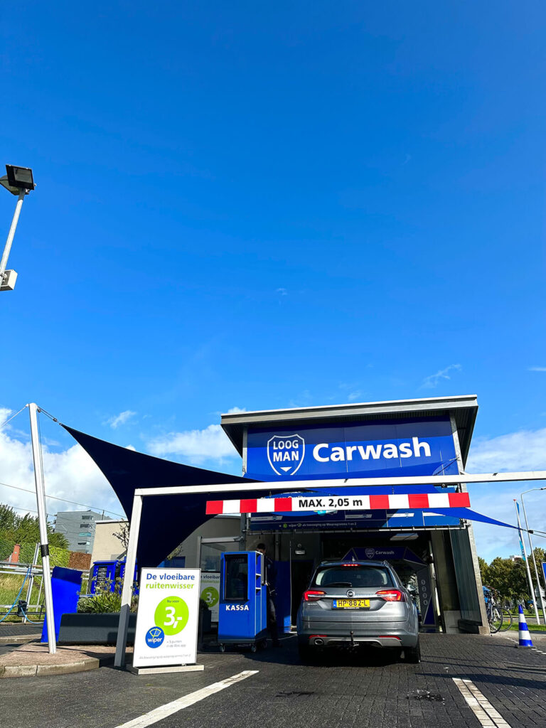 Lelystad-overkapping-Carport-van-Zeil-Loogman-Carwash-Carpoort-doek-zeil-op-maat-manta-roofs-21 - Manta Roofs