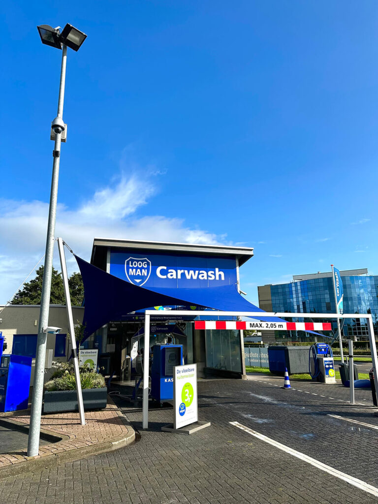 Lelystad-overkapping-Carport-van-Zeil-Loogman-Carwash-Carpoort-doek-zeil-op-maat-manta-roofs-22 - Manta Roofs