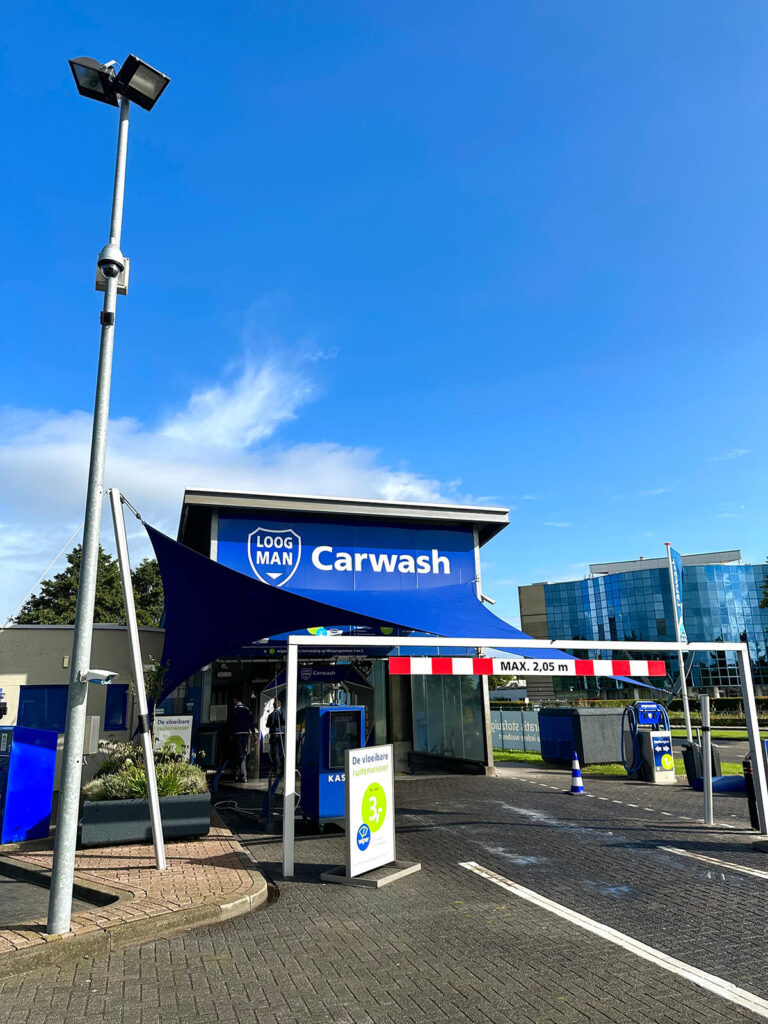 Lelystad-overkapping-Carport-van-Zeil-Loogman-Carwash-Carpoort-doek-zeil-op-maat-manta-roofs-23 - Manta Roofs
