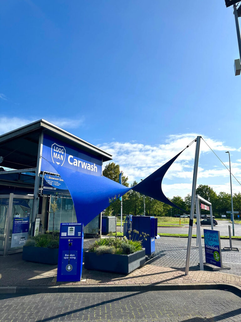 Lelystad-overkapping-Carport-van-Zeil-Loogman-Carwash-Carpoort-doek-zeil-op-maat-manta-roofs-25 - Manta Roofs